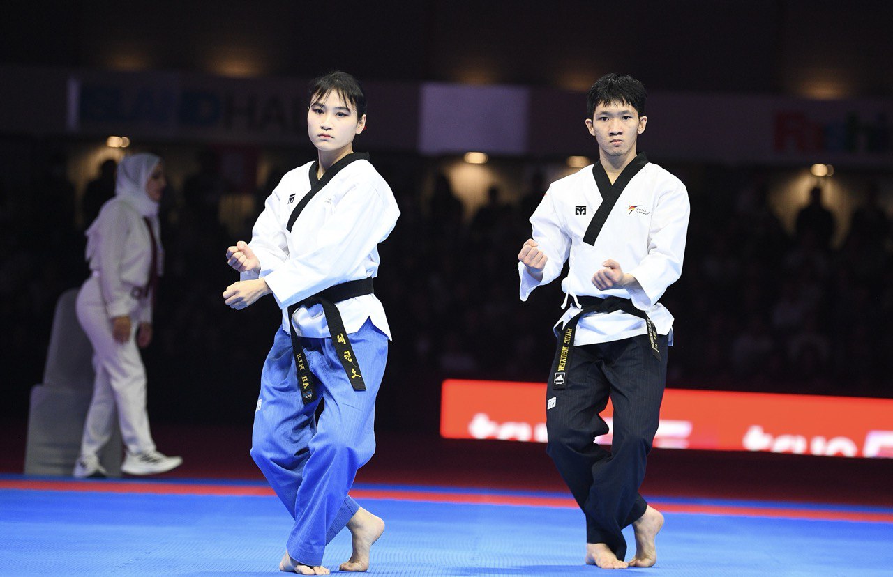 Trai tài gái giỏi Taekwondo Việt Nam ôm nhau bật khóc, vỡ oà cảm xúc khi thắng Thái Lan ở bán kết SEA Games 33- Ảnh 5. Niềm vui chiến thắng của vận động viên